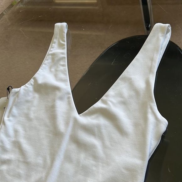 Aritzia Contour V-Neck Bodysuit - Picture 2 of 7